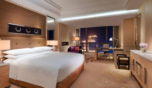 Premier King Room City View