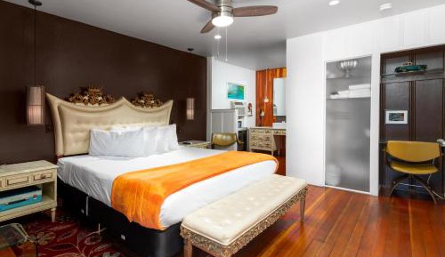 Deluxe King Room