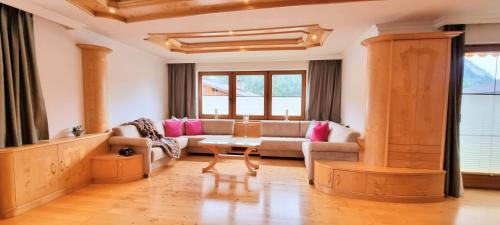 Four-Bedroom Apartment with Balcony 