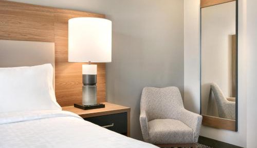One-Bedroom Suite with King Bed - Non-Smoking
