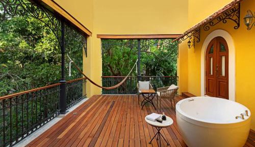 Sayab Governor Suite – King