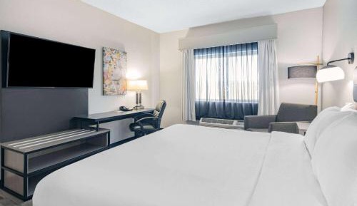 Deluxe Family Suite - Non-Smoking