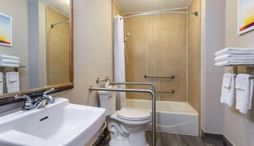 King Room with Sofa Bed and Bath Tub - Mobility/Hearing Accessible - Non-Smoking