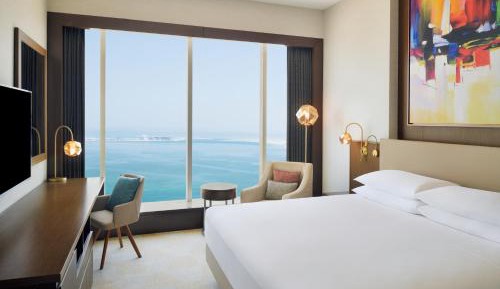 One-Bedroom King Suite with Partial Sea View - Executive Lounge Access