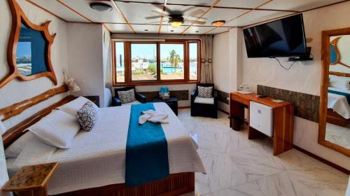 Deluxe Triple Room with Sea View