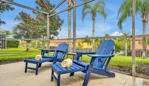 Two-Bedroom Townhouse with Private Hot Tub (4 Adults + 2 Children)