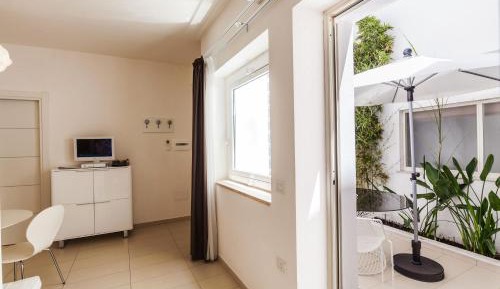 One-Bedroom Apartment (2 Adults)