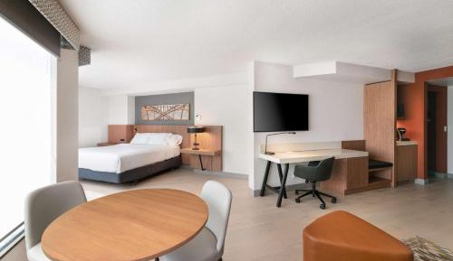 Junior King Suite with Seating Area