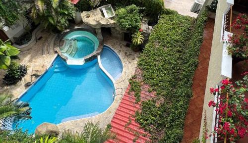 Apartment with Pool View 
