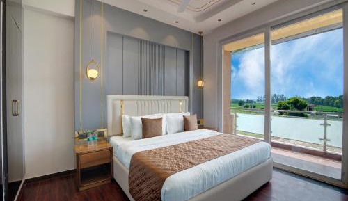 Suite Rooms with Bathtub