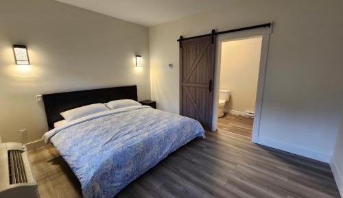 Deluxe King Suite