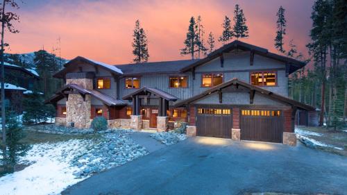 Seven-Bedroom Holiday Home