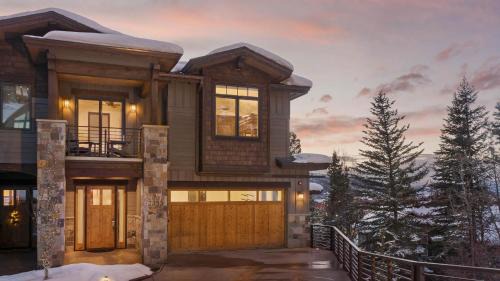Five-Bedroom Holiday Home