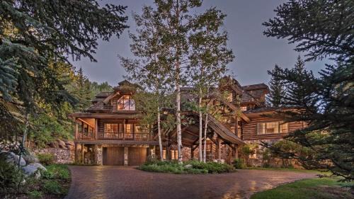 Five-Bedroom Holiday Home