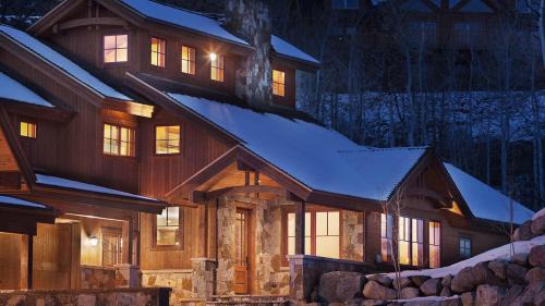 Ten-Bedroom Holiday Home