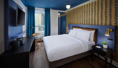 Standard Queen Room
