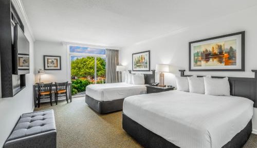 Lakeside Patio Double Queen Room