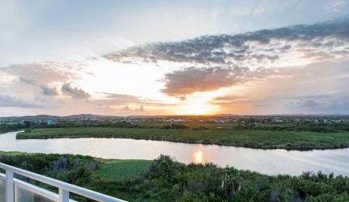 One-Bedroom King Suite with Sunrise View