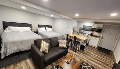 Deluxe Double Kitchenette