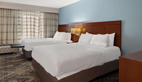 Queen Suite with Two Queen Beds and Sofa Bed - Non-Smoking