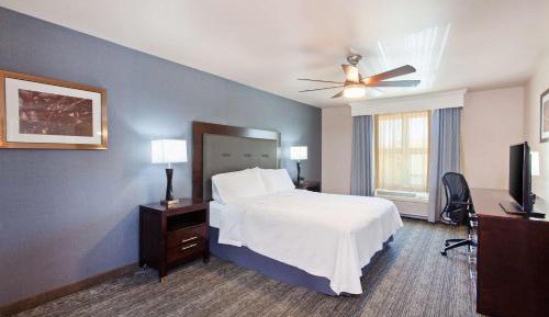 Two Bedroom Suite with One King and Two Queen Beds - Non-Smoking