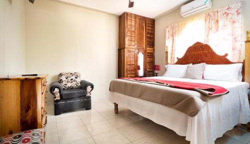 Deluxe Two-Bedroom Apartment with Garden View