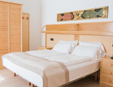 Deluxe Double Room with Side Sea View