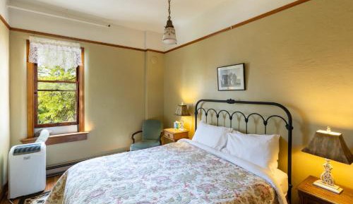 Queen Room with Shared Bathroom