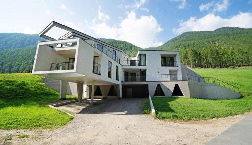 Superior One-Bedroom Apartment with Balcony