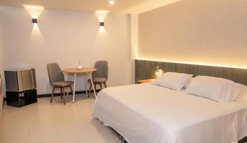 Queen Suite with Spa Bath