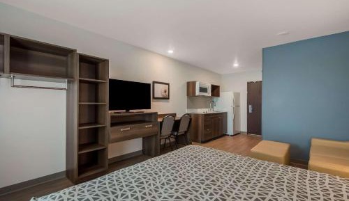 Queen Suite with Sofa - Non Smoking
