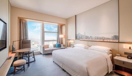 Deluxe King Room with City View