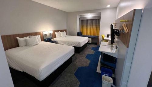 2 Queen Beds, Mobility Accessible, Roll-in Shower, Non-Smoking