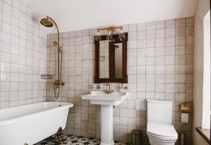  Double or Twin Room with Bath