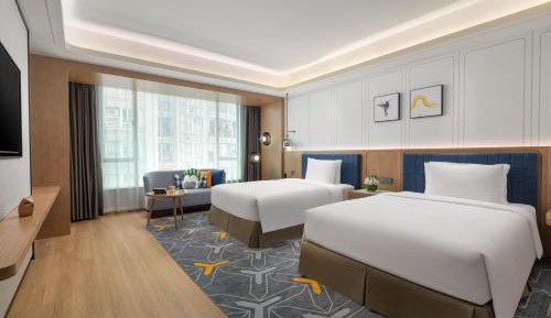 One-Bedroom Suite with Two Twin Beds and Living Area