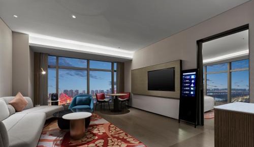 Deluxe King Suite