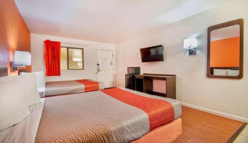 Queen Room with Two Queen Beds - Disability Access