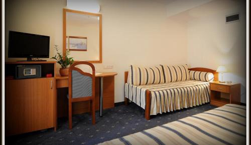 Double Room with Balcony and Mountain View
