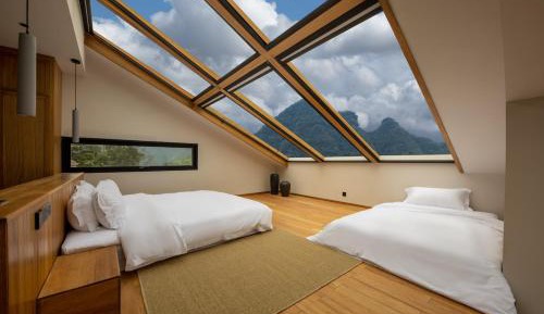 Suite with Mountain View