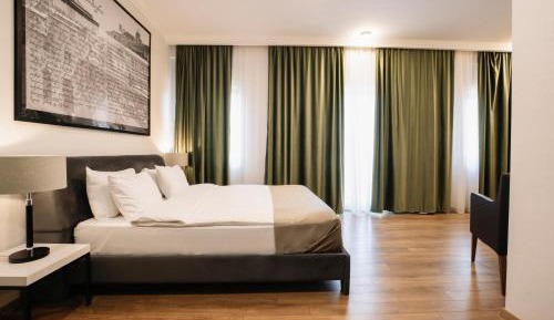 Superior Double Room with City View and Balcony