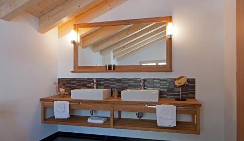 Suite with Mountain View