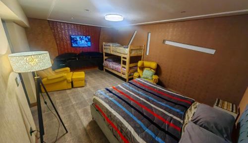 Deluxe Family Room