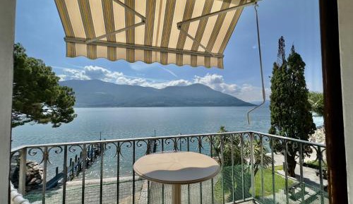 Apartment with Lake View