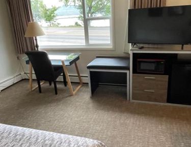  Interior King with Lake View