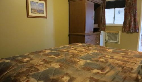Queen Room with One Queen Bed