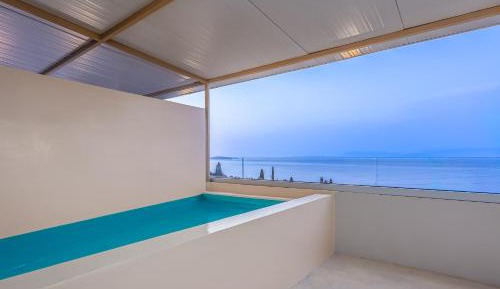 Luxury Room with Private Plunge Pool & Sea View