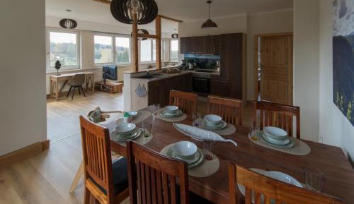 Three-Bedroom Apartment with Mountain View
