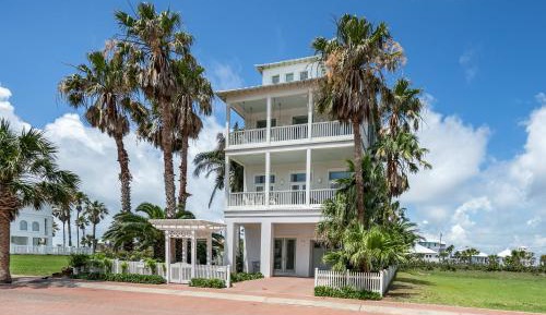 Four-Bedroom Holiday Home