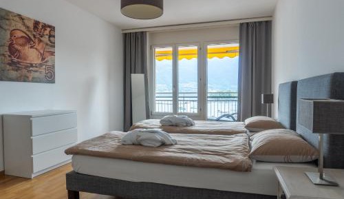 Superior Apartment with Lake View