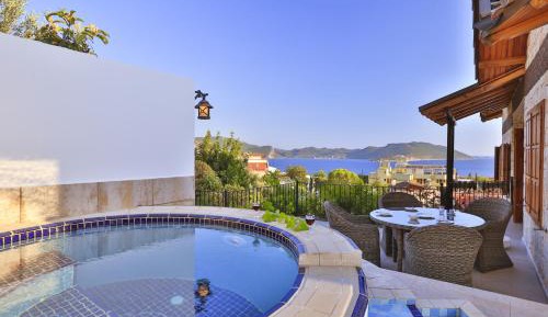 2 Bedroom Apartment with Sea View and Spa Bath - Top Floor 